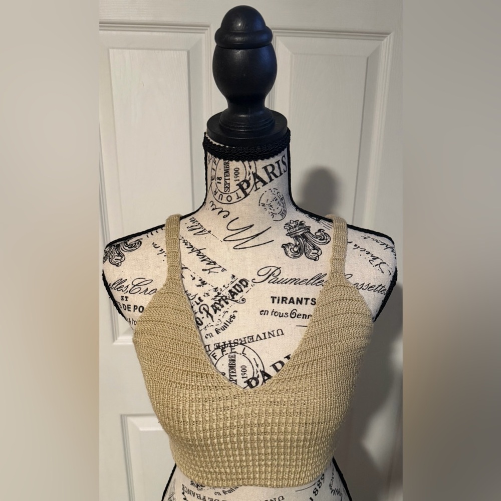 Uniqlo Beige Knit Crop Top - Picture 1 of 3